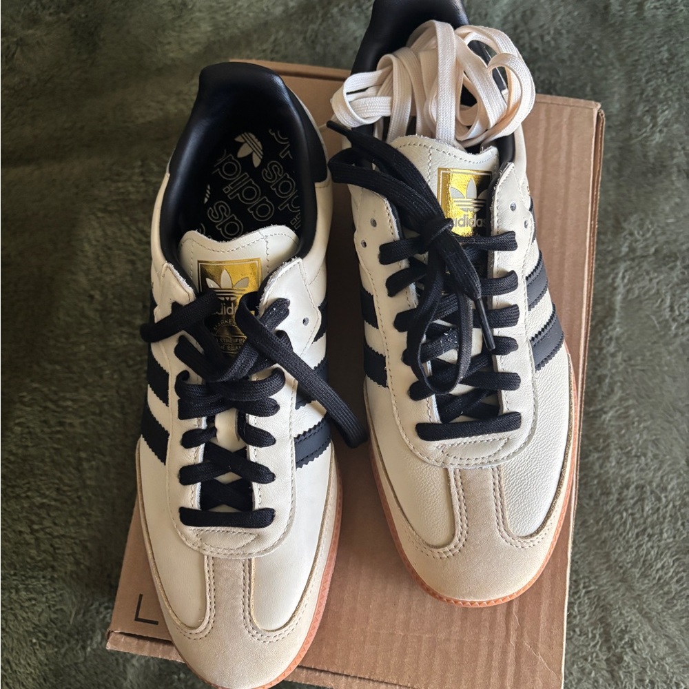 Women’s Samba Adidas Cream and Black Sneakers *** NEW***